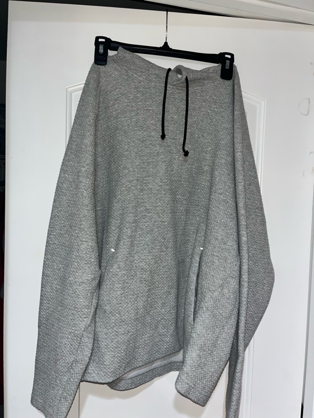 Old Navy Men's Light Gray Crewneck Sweatshirt with Black Drawstring